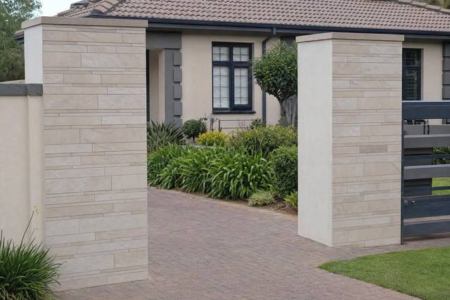 Three-course strip cladding