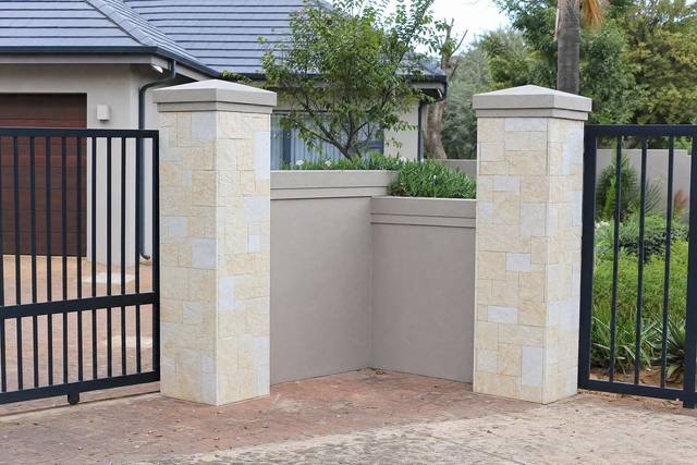 Mixed-size sandstone cladding in Sandstone
