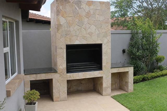 Quartzite puzzle cladding in White-beige-autumn