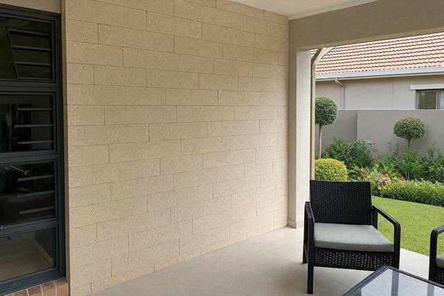 Split-face travertine cladding in Classic beige