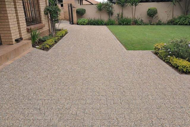Exposed-aggregate interlockers in Kalahari