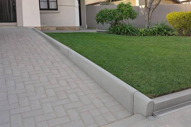 Edge & channel kerbs in Natural grey
