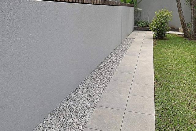 Gravel drainage strip