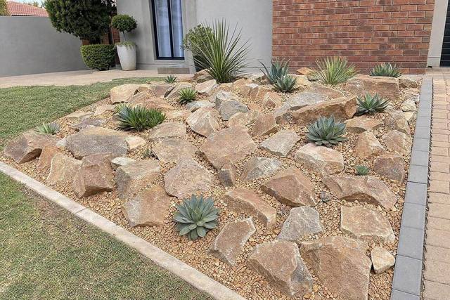 Dump rock feature bed