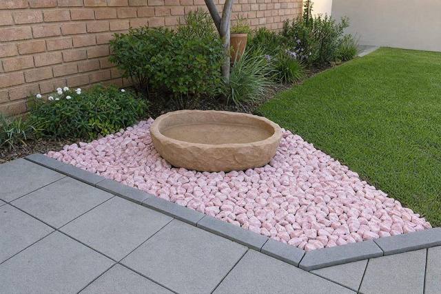 Rose quartz feature