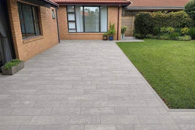 Long large-format pavers in Ash