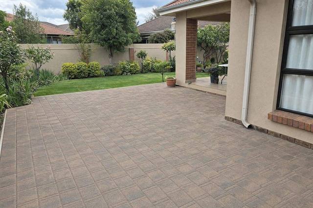 Split bevel pavers in Sahara