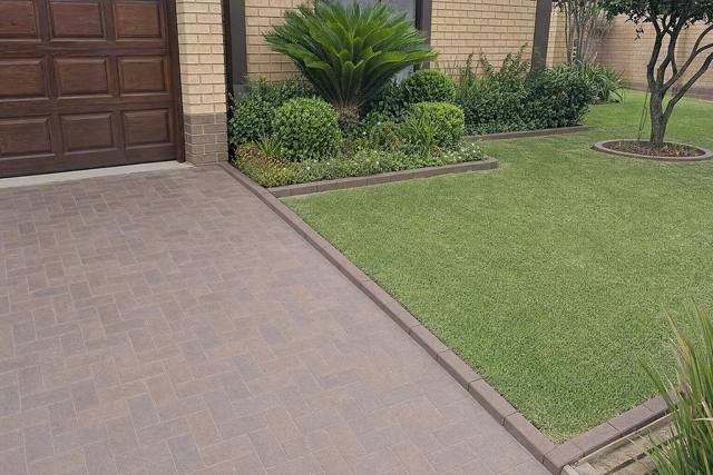 Coloured garden kerbs in Chocolate