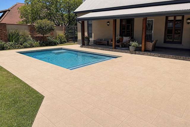 Tumbled travertine in Classic beige
