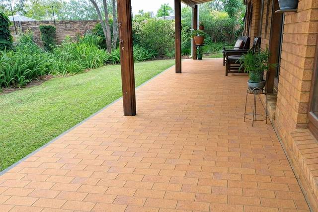 Clay pavers (modular) in Terracotta blend