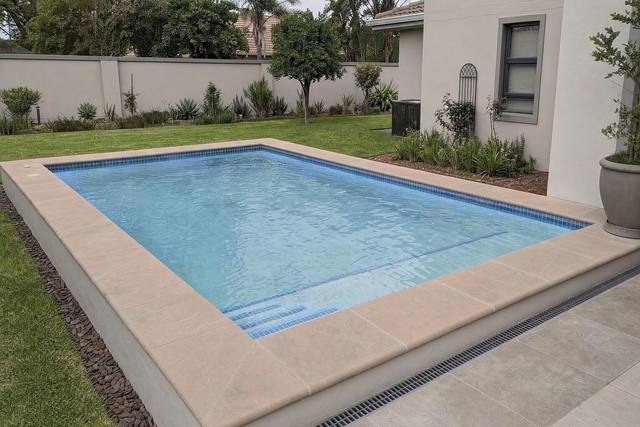 Bullnose coping in Chocolate