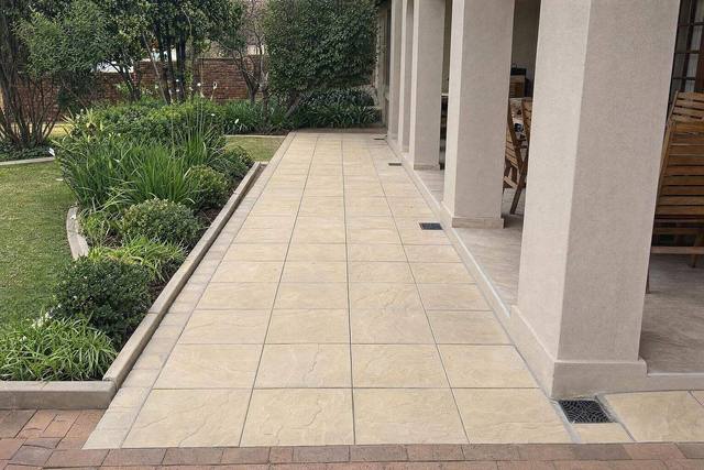 Slate-texture pavers in Sandstone tan light