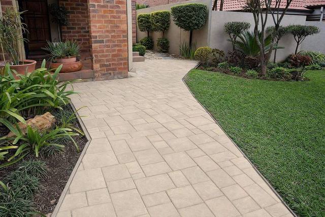 Square cobbles in Sandstone tan light