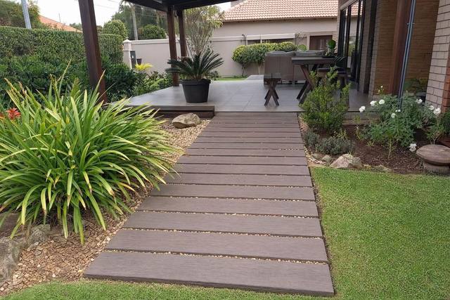 Concrete sleepers in Chocolate