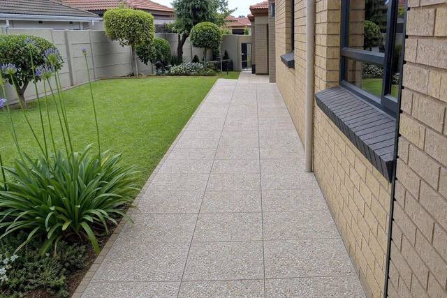 Aggregate flagstones in Beach stone