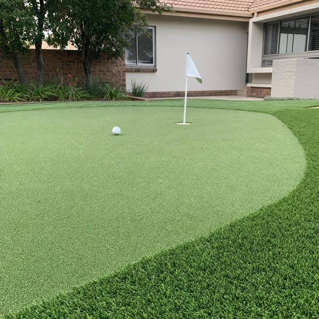 Backyard putting green