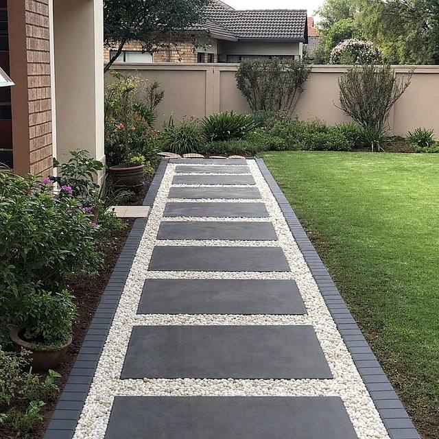 Slabs in white pebbles with a charcoal border