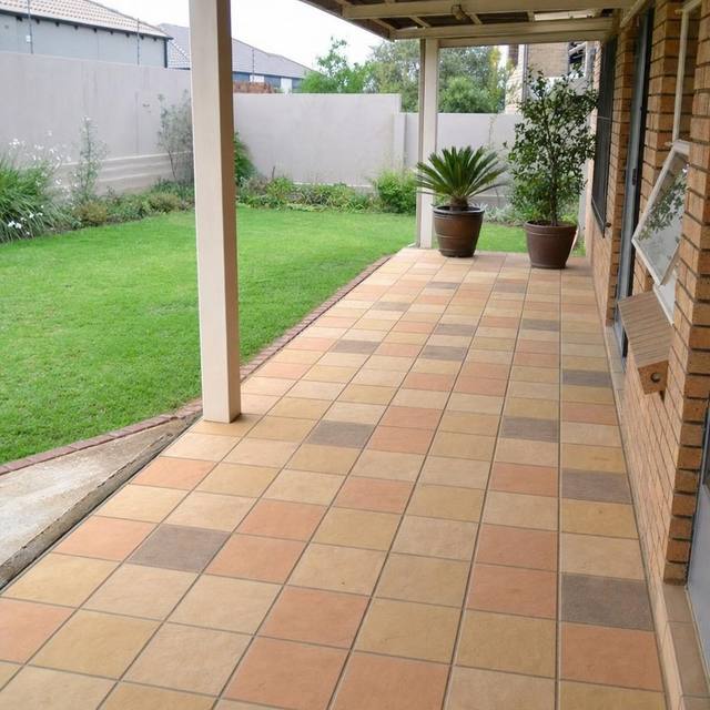 Stoep in cement tiles